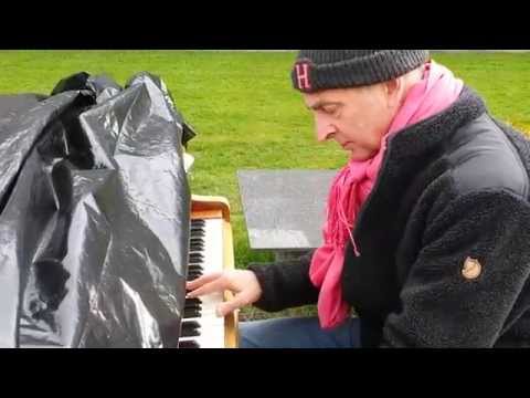 Dag 218 - De Buitenpianist van Cultuurschip Thor: storm in de kop (hotelvariatie)
