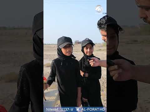 شاهد بالفيديو.. هي وبنت اخوها الي بعمرها يخدمون الزوار