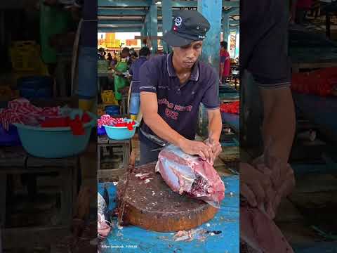 Cutting and skinning tuna #fishcutting #fillet #fish #seafood #shorts