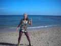 танцую на пляже и показываю стриптиз! 