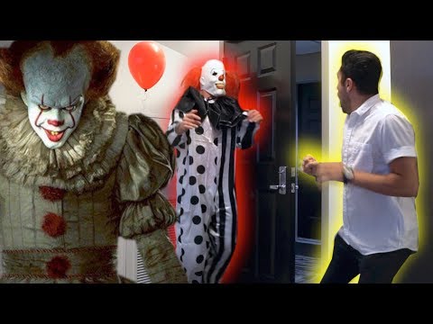 "IT" CREEPY CLOWN SCARE PRANK!