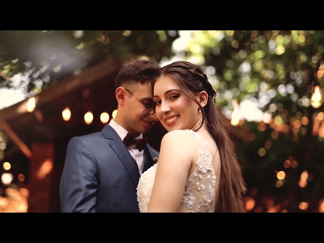 Esse casamento marcou a gente com o tamanho do amor que a Luiza e o Arthur tem um pelo outro e pelas pessoas que estavam ali presentes. O amor que carregam nos olhares, nos abraços, no sorrir, é muito evidente, transbordava de dentro deles.