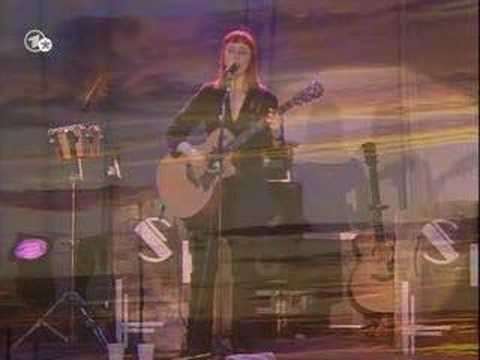 Suzanne Vega - The Queen And The Soldier
