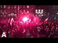 Bayern-fans flaneren over Damrak