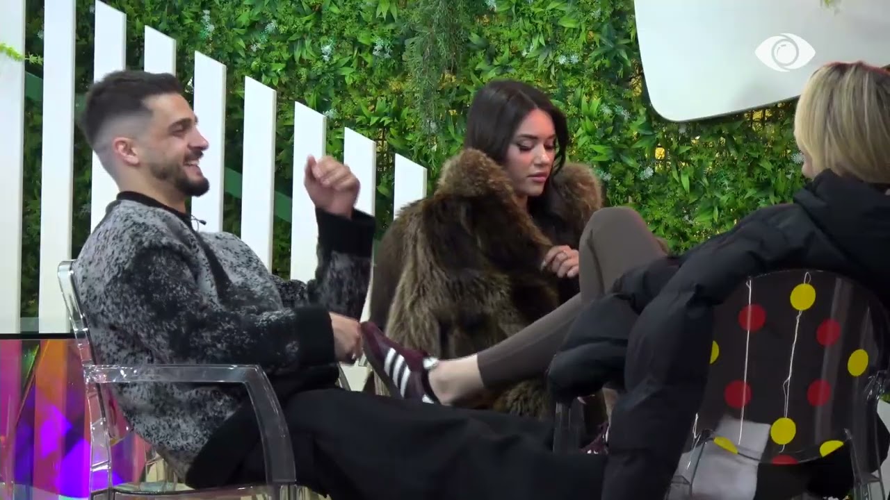 Gimbo shkëmben puthje me Selin, hedhin batuta me njëri-tjetrin