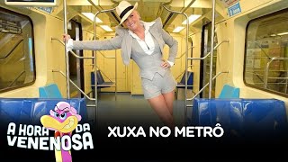 Xuxa anda de metrô pela primeira vez no Brasil e se diz encantada