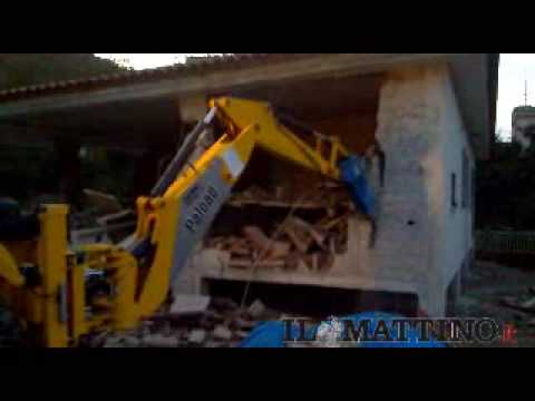 Napoli, blitz antiabusivismo a Pianura. Benzina sui vigili - www.ilmattino.it