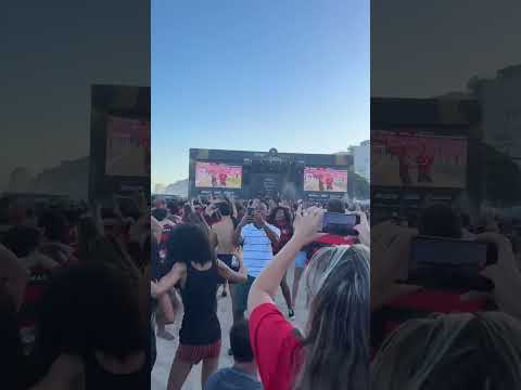 "Fiesta de la hinchada de Flamengo en Copacabana, Rio de Janeiro" Barra: Nação 12 &bull; Club: Flamengo