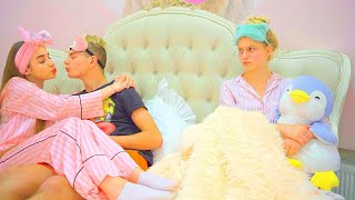 Download lagu SAHABAT MENGGANGGU HUBUNGAN Diana dan Smile! mp3