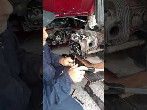 Sacamos el motor de la Kombi #kombi #family #familia #shorts #motor