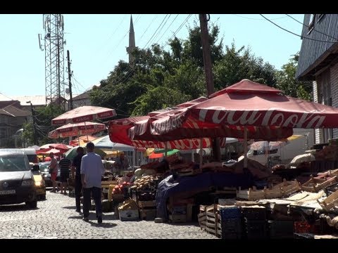 Produktet ushqimore të ekspozuara në diell në Prishtinë, rrezikohet shëndeti i konsumatorëve