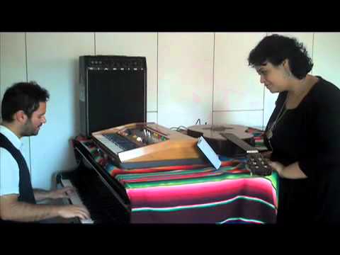 Jeneci e Tulipa Ruiz cantam "Dia a Dia, Lado a Lado"