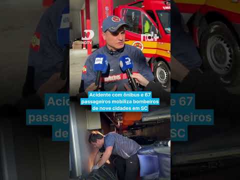 Acidente com ônibus e 67 passageiros mobiliza bombeiros de nove cidades em SC