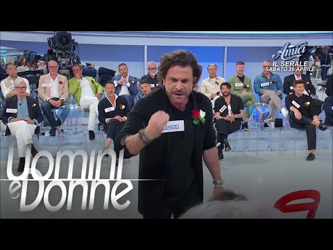 Uomini e Donne, Trono Over - La reazione di Alessio ai messaggi tra Valentina e Pierpaolo