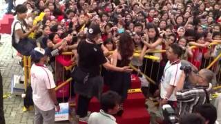Download lagu Ayu ting ting goes to singapore mp3