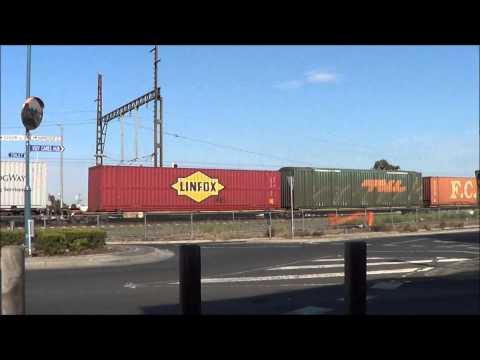 NR 103 'Solo' leads a freight train pass Sunshine. Pacific National
