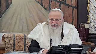 כשנזכור שיצחק הוא בן יחיד - יהיה יותר פשוט | הרב שמואל אליהו | הלכה יומית | ד' אדר ב' תשפ"ד (הרב שמואל אליהו) - התמונה מוצגת ישירות מתוך אתר האינטרנט יוטיוב. זכויות היוצרים בתמונה שייכות ליוצרה. קישור קרדיט למקור התוכן נמצא בתוך דף הסרטון