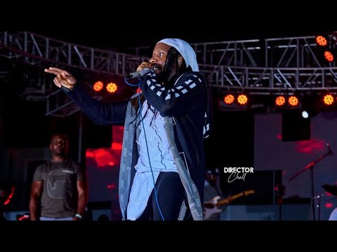 Winky D introducing New song yajambisa vanhu at one big party at glamis arena 