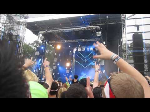 Gareth Emery - Satisfaction Remix - EDC NYC 2013