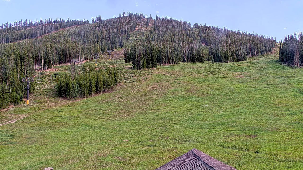 Live webcam view of Snoasis Slope View