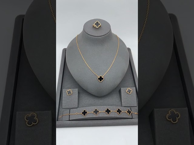 طقم فان كليف 4 قطع - اسود - مستوحى