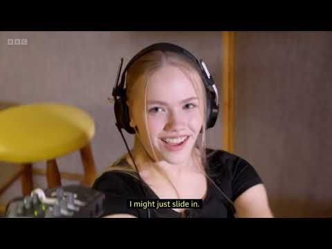 Freya Skye (🇬🇧 JESC 2022) recording Hittin' Heavy and Love Is A Lesson