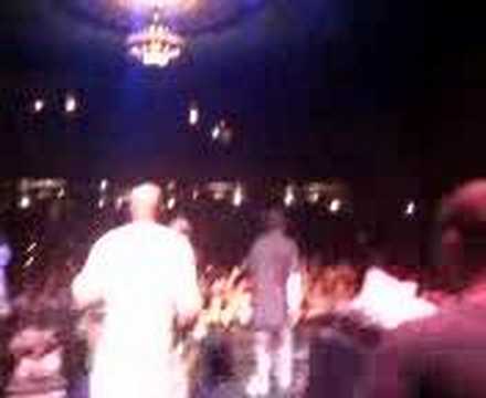 MM on stage with Bone Thugz 2