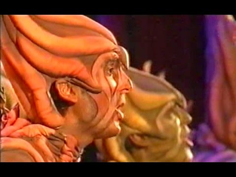 Comparsa. Las Estaciones | Quédate conmigo, Pasodoble, Final | Carnaval de Cádiz 2004