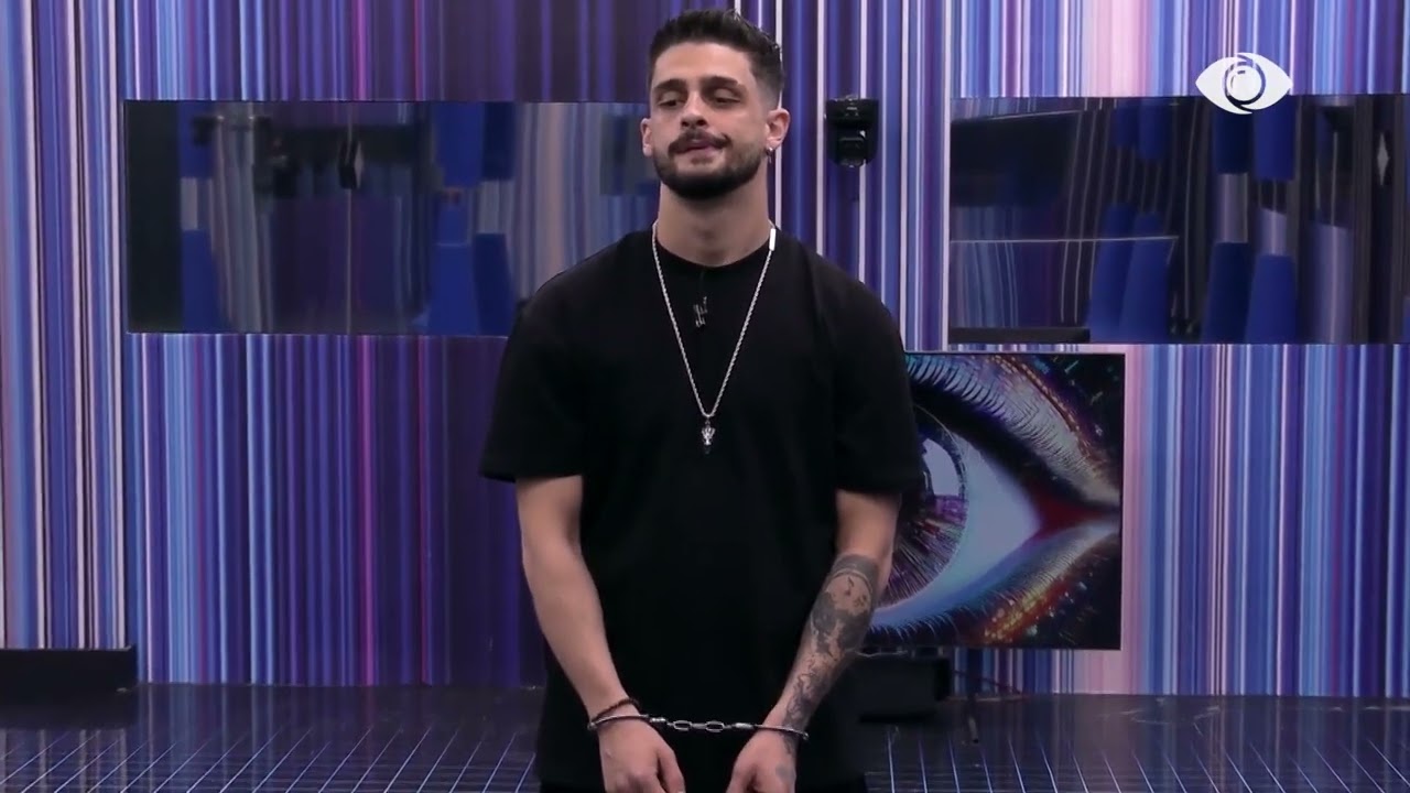 Sfida e mosreagimeve/ Gimbo shfaqet i prangosur në një ambient të shtëpisë