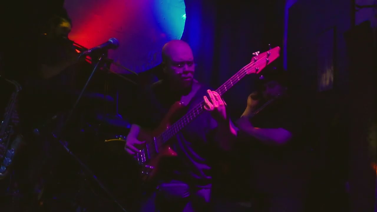 Sebastian Sanhueza - Que Es Todo Esto? EN VIVO @ Bar Vienés, Viña del Mar