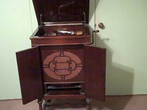 Meyer Davis Arrowhead Inn Orch. Sleep Baby Sleep Roaring 20's.MP4