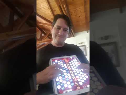 German Obispo chamame con tablet