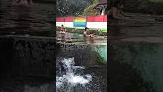 preview picture of video 'Ada yang aneh saat berenang di sumber mata air aqua'