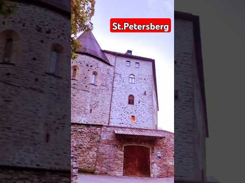🏰 Discover the Secrets of Castle Sankt Petersberg near Innsbruck in the Inntal Valley!