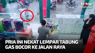 Download lagu Geger Aksi Lempar Tabung Gas Bocor Seperti Lempar Granat ke Jalan Raya, Publik Geram | tvOne Minute mp3