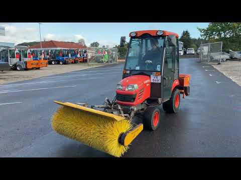 Video: Kubota BX 2350 kompakt traktor med kost og saltudlægger 1