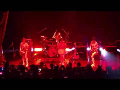 QWER (최애의 아이들) - T.B.H. - Rockation Tour - Los Angeles 2025 4K