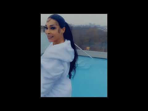 Camile lee is dating Beenie man 👀👀👀. Anyone knows Where's her husband Mr lee?