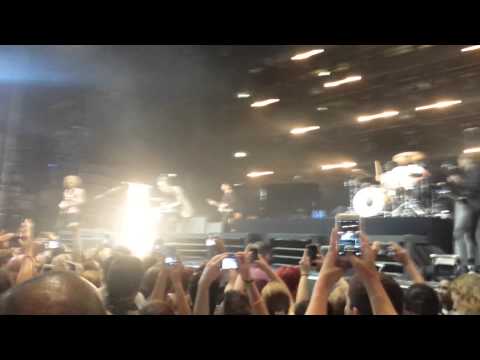 The Killers kick off AC show with Mr. Brightside