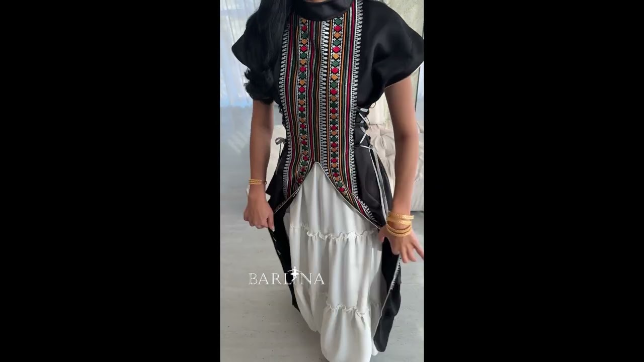 جلابية سوداء مزينة بنقشة السدو - XL