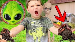 ALIEN BABY MAKEs MUD PIES! AUBREY &amp; CALEB PLAYING in the MUD OUTSIDE with ALIENS!