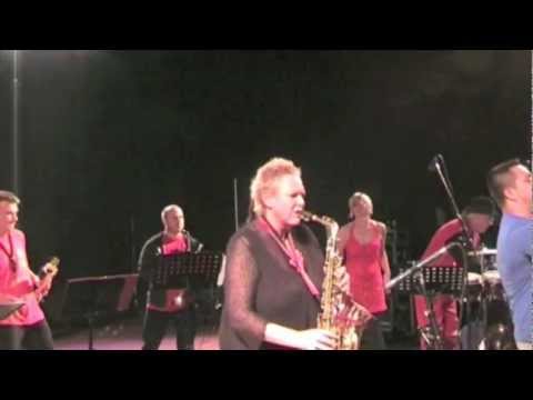 Horny Horns - schwarz-rot atemgold meets balkantronika (live in wattenscheid 2011)