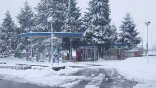 preview picture of video 'Veliki Zdenci pod snijegom - Zima 2010.'