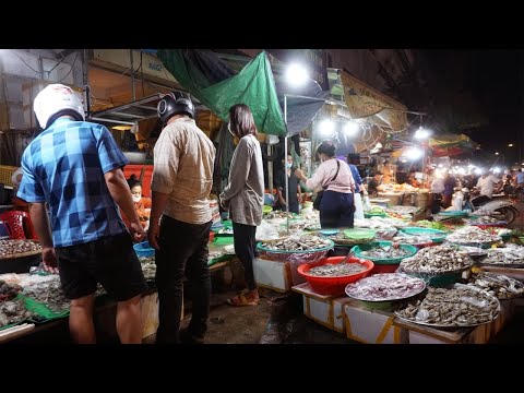 Night Market Scenes - Walking Around Sam Hann Market @Toul Sangke Russey Keo
