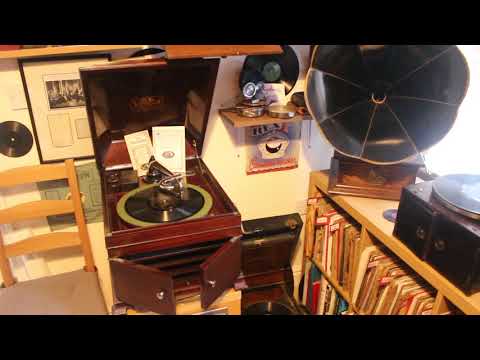 Victor Table Grand Victrola Gramophone Model IX 1917 - Poor Papa by Frank Harris/Irving Kaufman