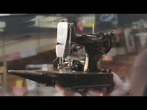 A 1940's Singer Featherweight Sowing Machine on "What's It Worth" | AUCTION 78