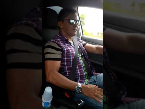 Alex Lennon,  Marcas de batom.