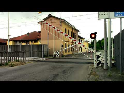 Barlassina (I) Passaggio a Livello // Level crossing //
