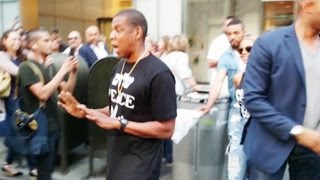 Jay-Z Gets Pissed Off After A Paparazzo Hits His Bodyguard