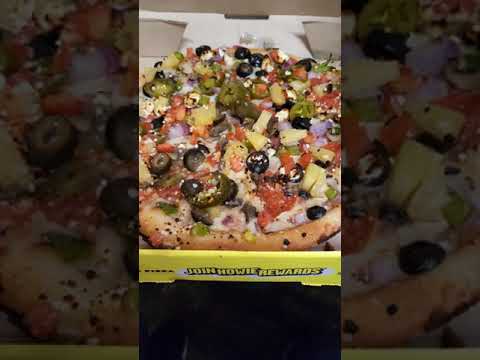 Hungry Howie's gluten free, veggie pizza w/ jalapenos, pineapple, feta cheese and pepperoni #shorts